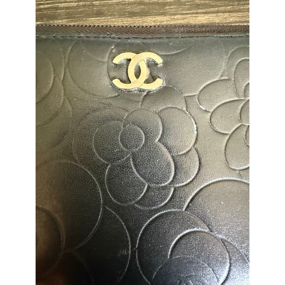 CHANEL Camellia Lambskin Round Zipper Long Wallet - Picture 2 of 13